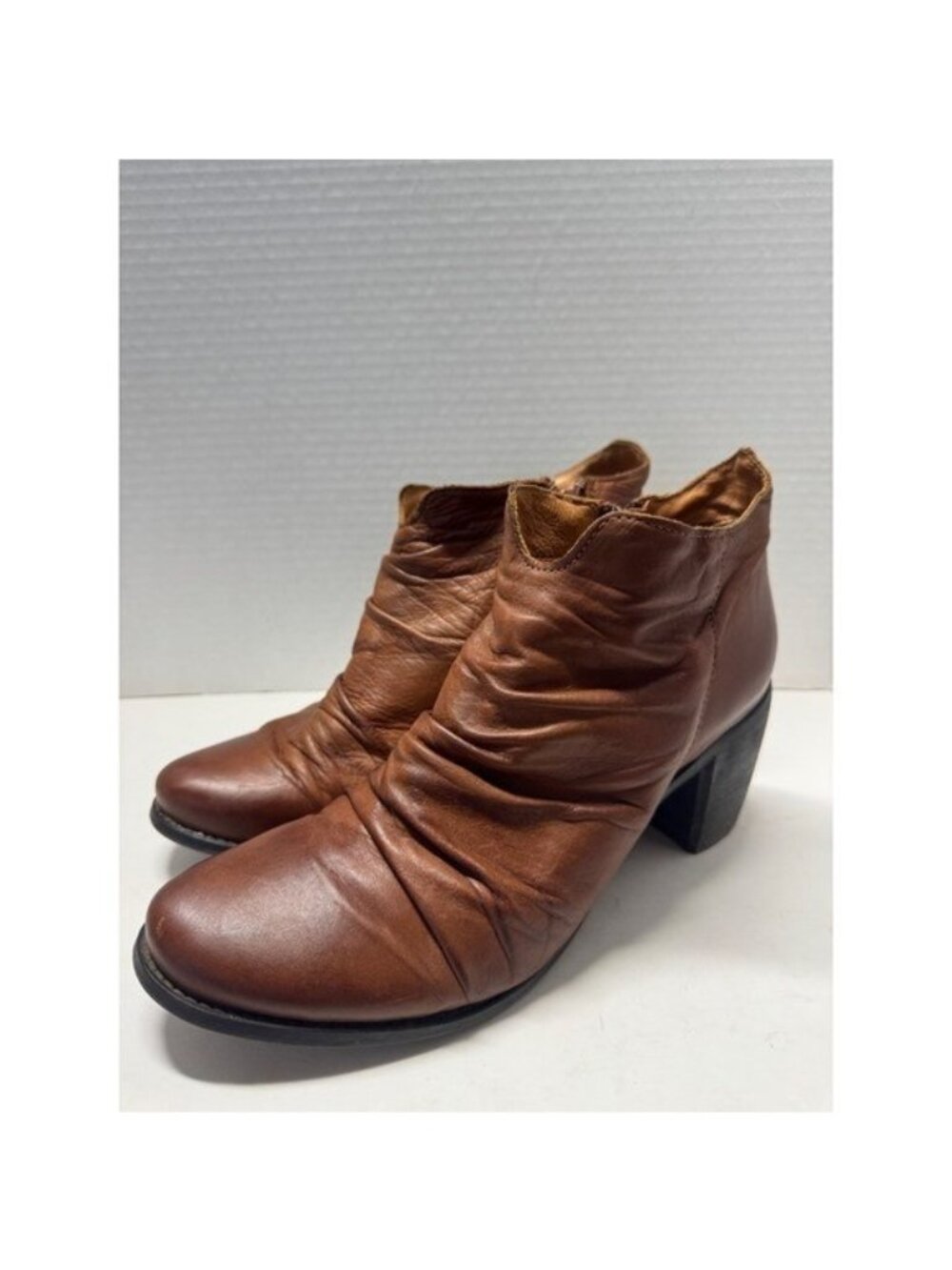 Miz Mooz Drew Brown Leather Ruched Ankle Boots Block Heel Size 39 8.5